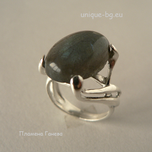 Сребърен пръстен с естествен лабрадорит